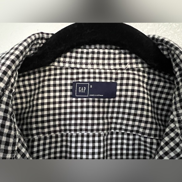 Gap women’s button up shirt, black and white, small - Picture 3 of 5